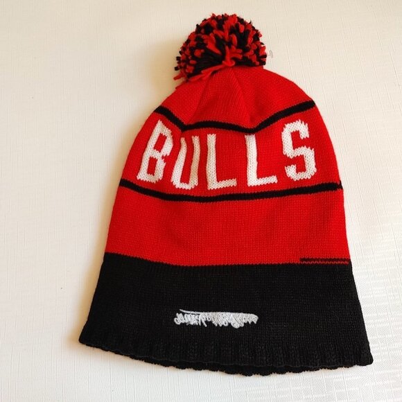 Mitchell and Ness BULLS Knit Toque Pom Pom - Picture 3 of 4